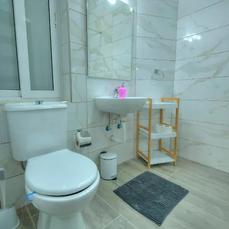 Spacious And Cozy 1 Bedroom Near Seafront Pcal1-1