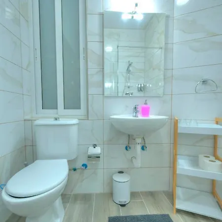 Апартаменты Spacious And Cozy 1 Bedroom Near Seafront Pcal1-1 *