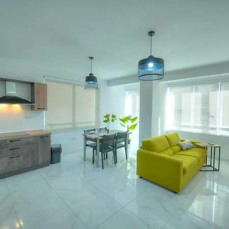 Spacious And Cozy 1 Bedroom Near Seafront Pcal1-1 *