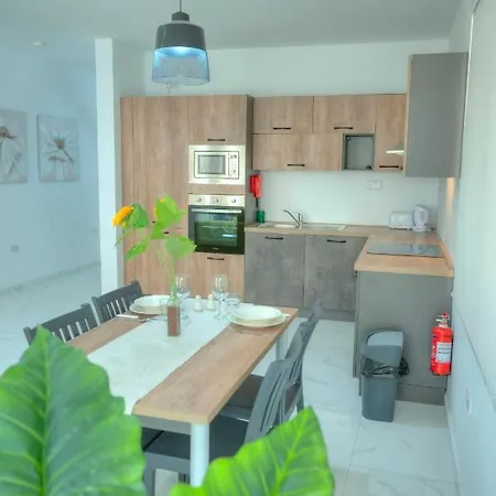 Апартаменты Spacious And Cozy 1 Bedroom Near Seafront Pcal1-1