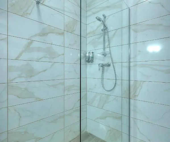 Apartament Spacious And Cozy 1 Bedroom Near Seafront Pcal1-1