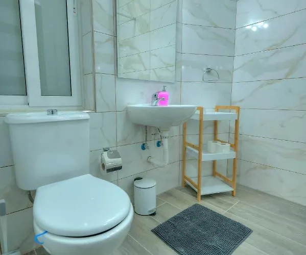 Spacious And Cozy 1 Bedroom Near Seafront Pcal1-1