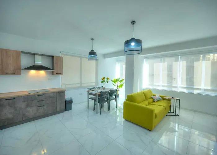 Spacious And Cozy 1 Bedroom Near Seafront Pcal1-1 *