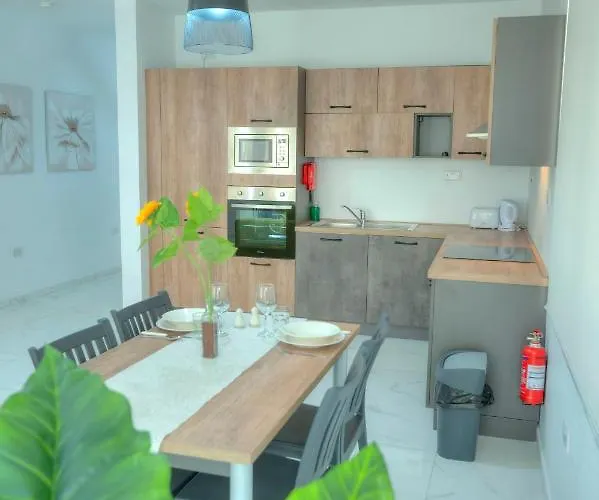 Apartament Spacious And Cozy 1 Bedroom Near Seafront Pcal1-1