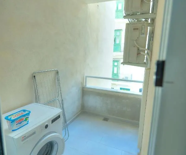 Spacious And Cozy 1 Bedroom Near Seafront Pcal1-1 Sliema