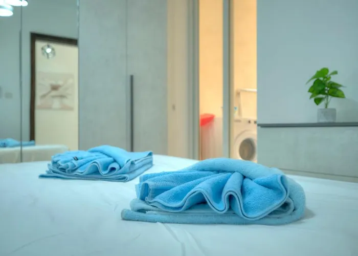 Spacious And Cozy 1 Bedroom Near Seafront Pcal1-1 *