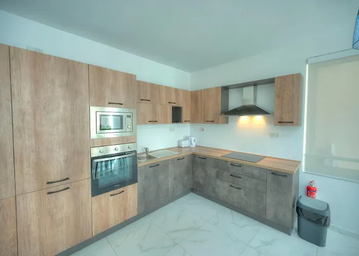 Spacious And Cozy 1 Bedroom Near Seafront Pcal1-1 *