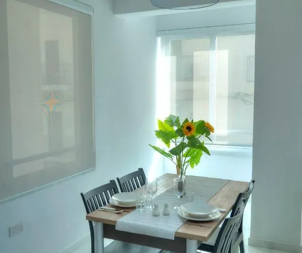 Spacious And Cozy 1 Bedroom Near Seafront Pcal1-1